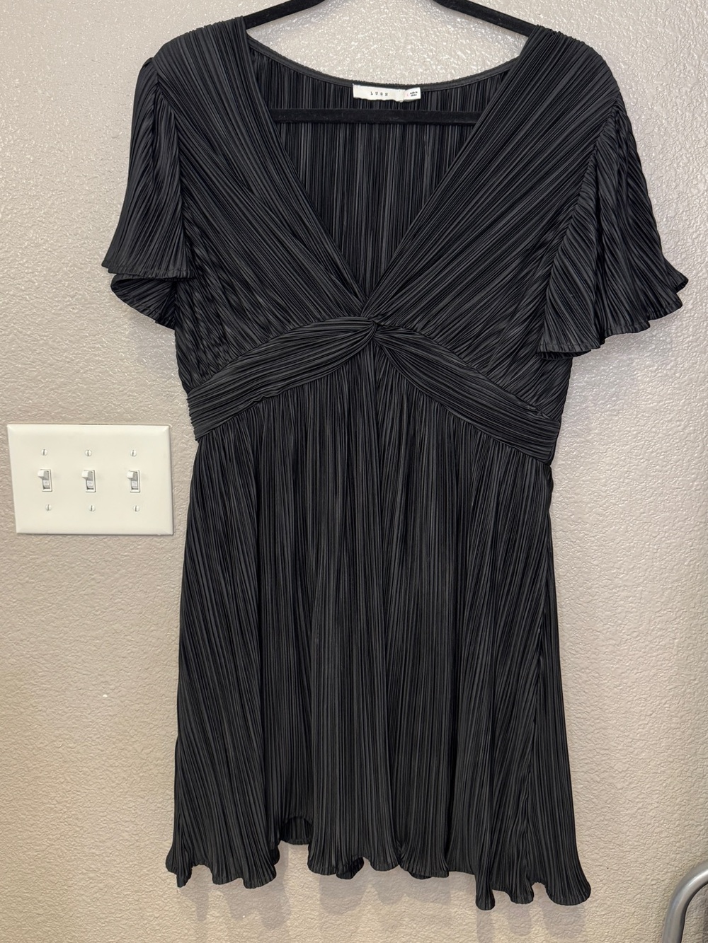 Lush Black Pleated Twist Front Flutter Sleeve Mini Dress Size L